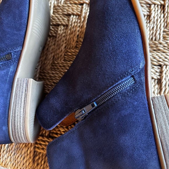 Eric Michael blue suede booties made in Portugal size 39 - Picture 4 of 7